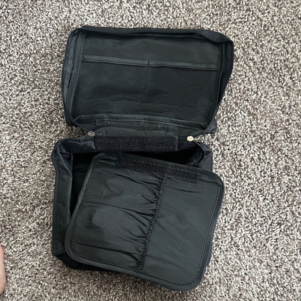 TravelSmith Black Toiletry Bag - Picture 3 of 4